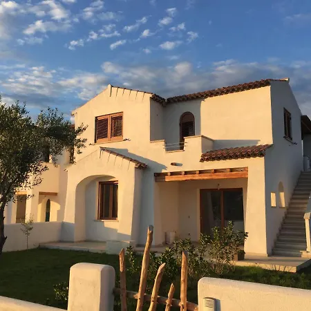 Casa de Férias Casa Elena, Vicina Al Mare E Al Centro Di Budoni.